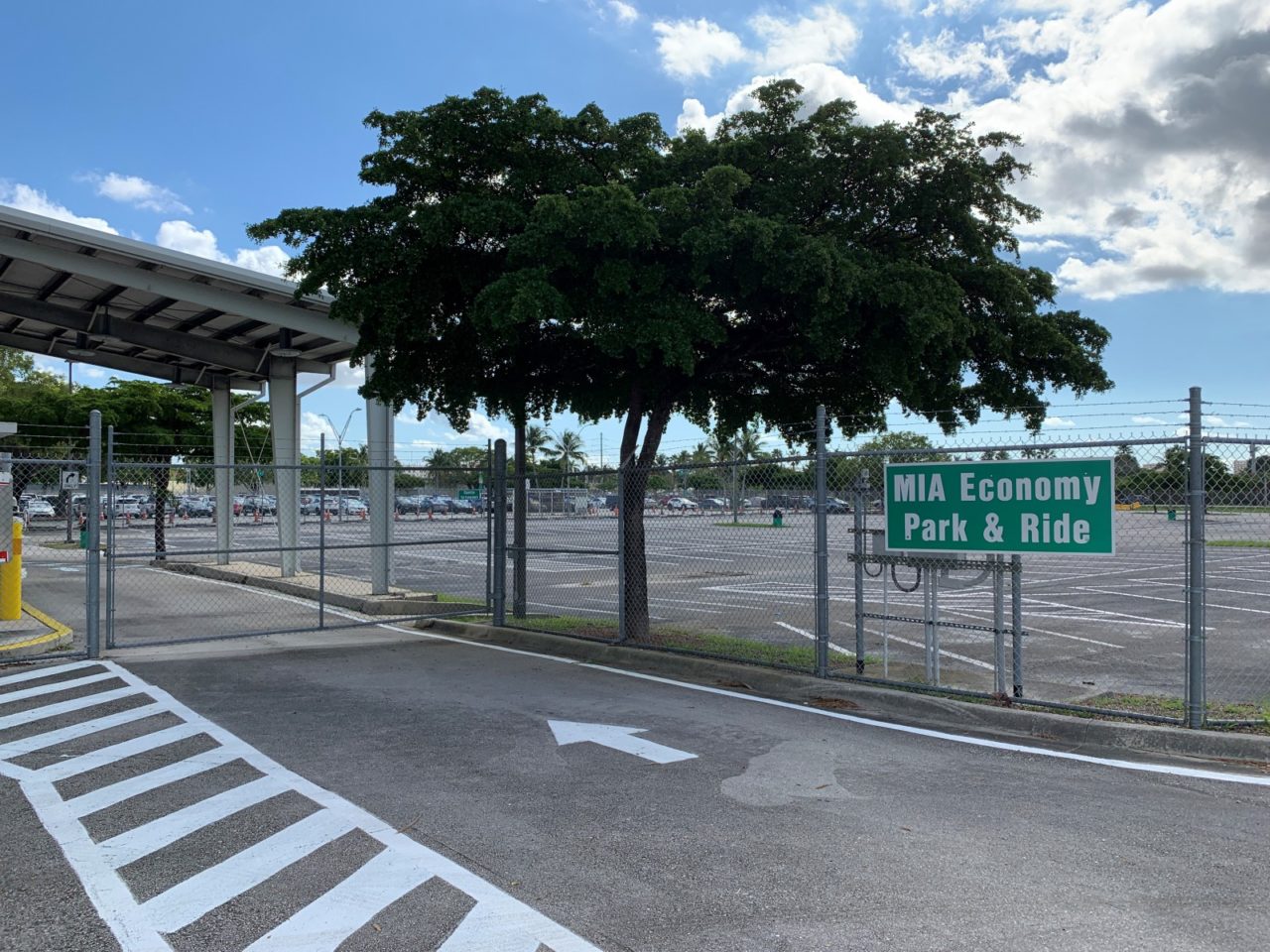 MIA abre para el estacionamiento de acción de gracias