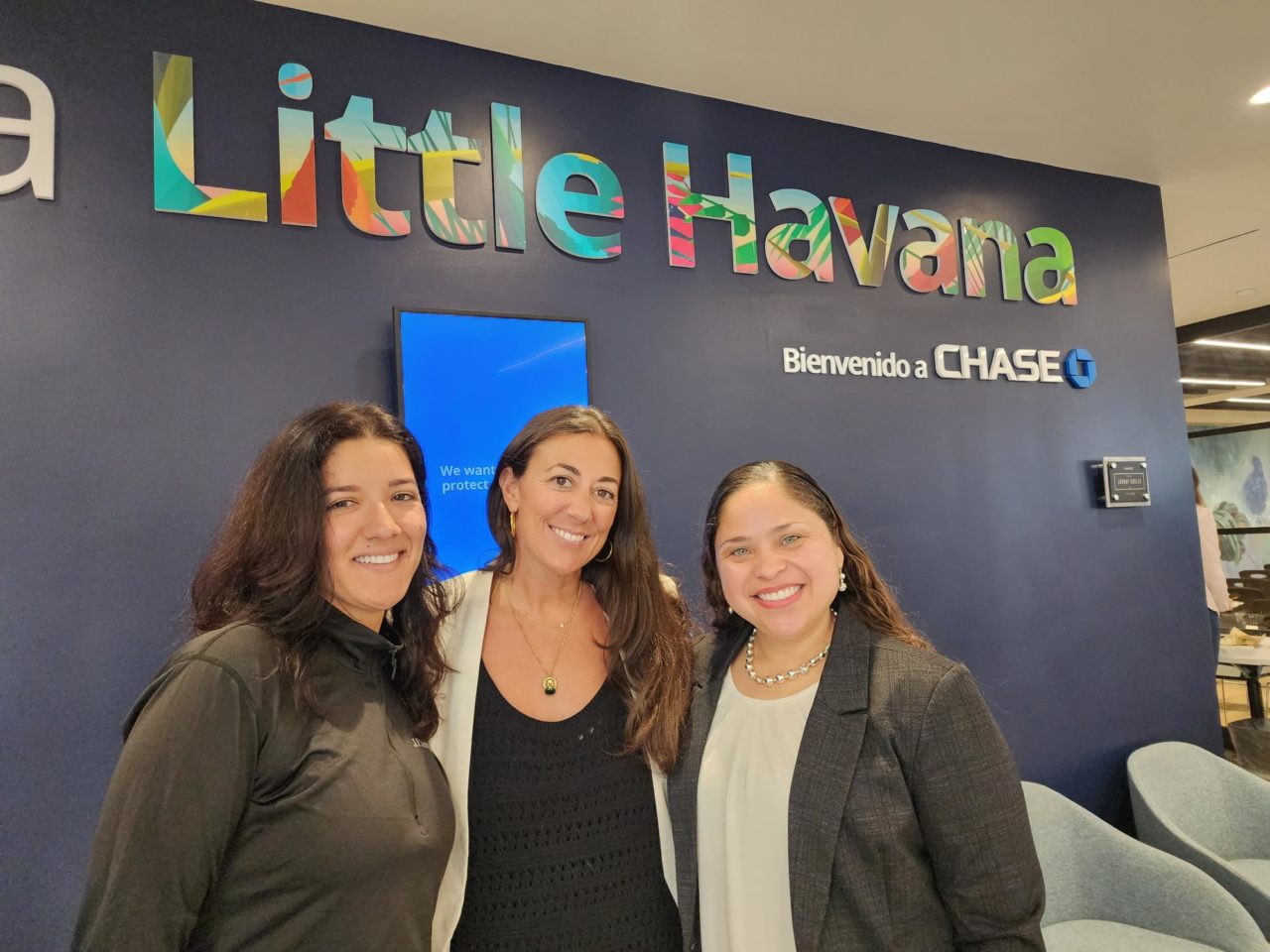 Grace Escudero, Cate Luzio y Jacqueline Guttierez del Chase Community Center en Little Havana