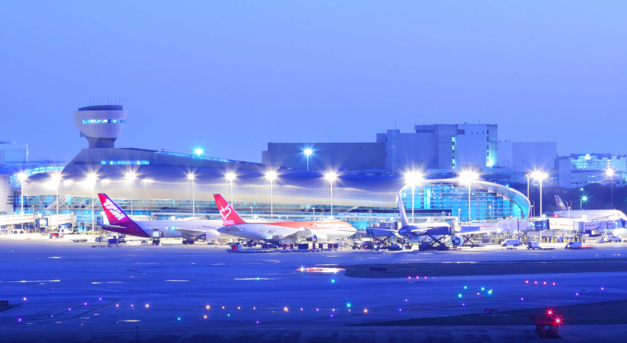 Picture of the airport from outside