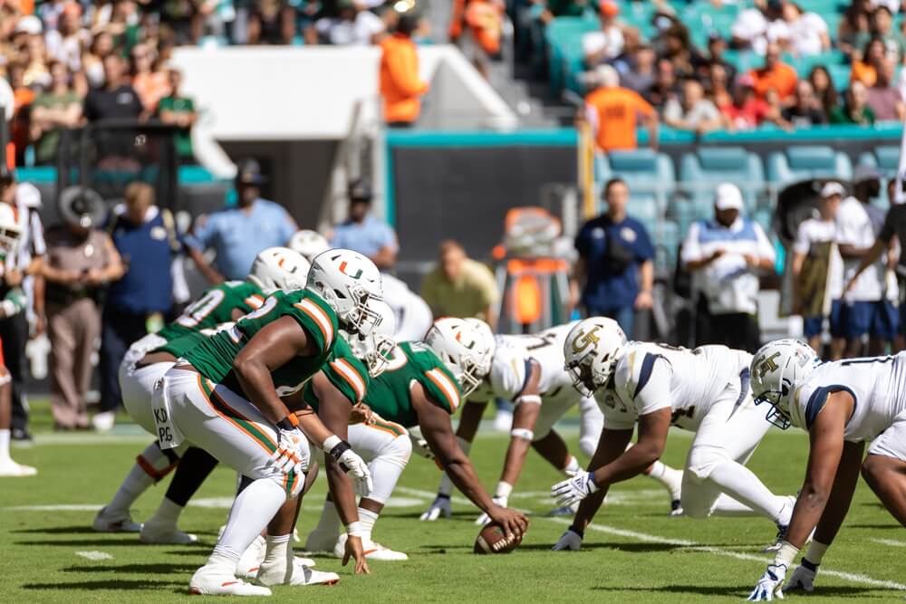 Los Huracanes de Miami llegan al final four de hombres de la NCAA! 1 fútbol americano