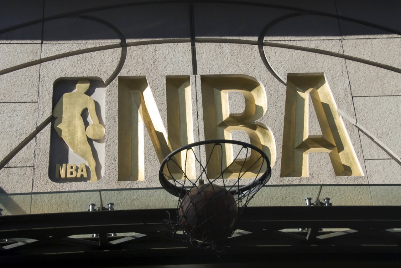 "NBA" grabado en un edificio