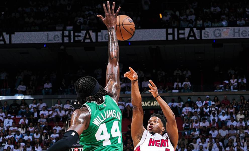 Heat VS celtic game, William defending shot