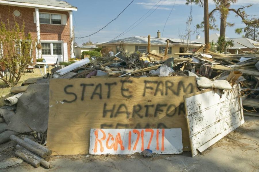 Montón de rublo en la propiedad de la granja