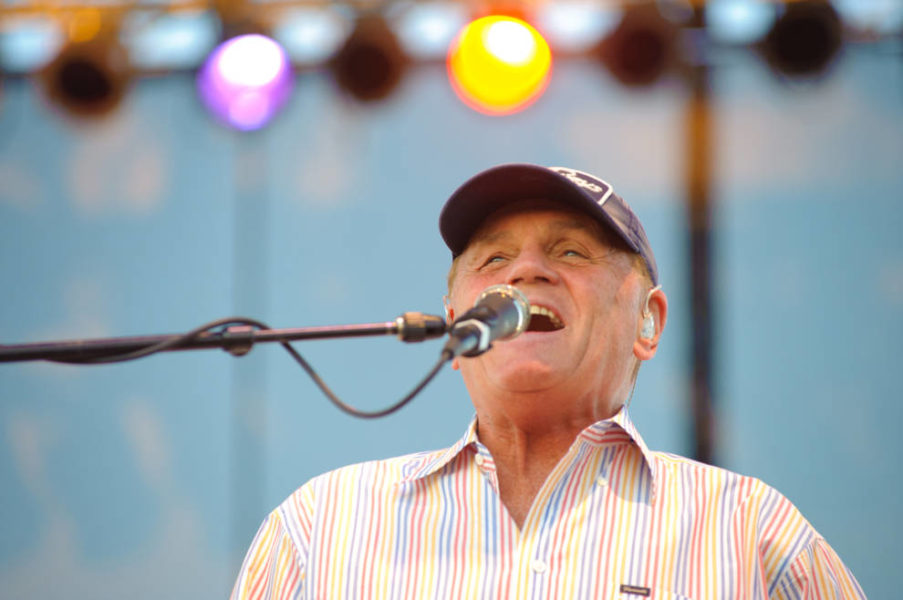 JIMMY BUFFET SINGING