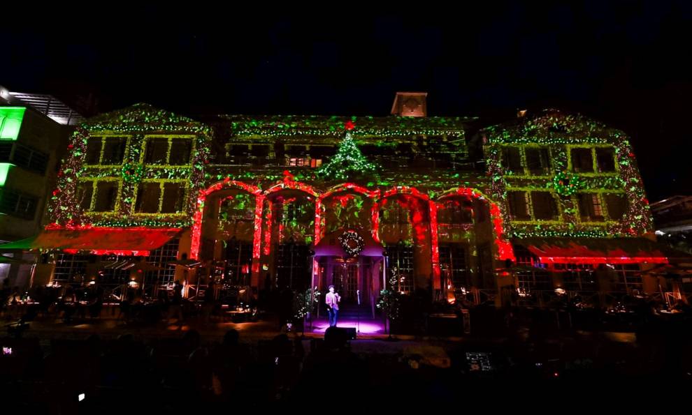 Un escenario iluminado en el Miami Beach Holiday Festival of Lights