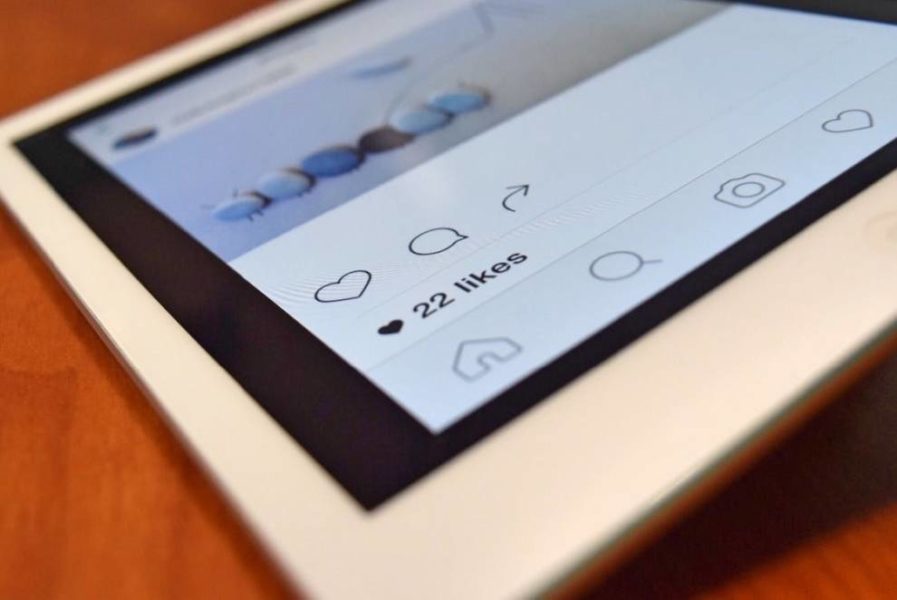 aplicación de Instagram que muestra Me gusta en una publicación