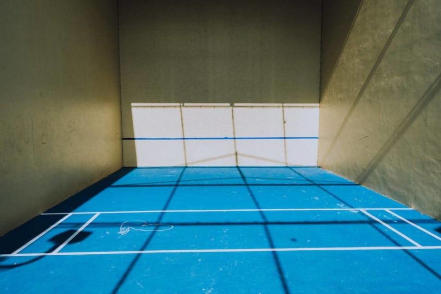 Una cancha de pickleball vacía