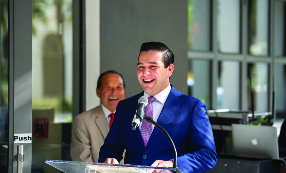 El comisionado Cabrera