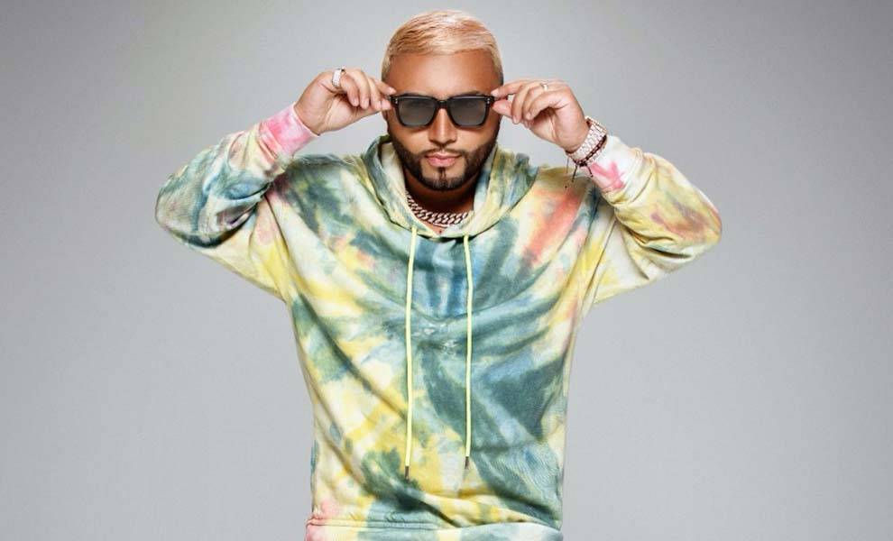 Alex Sensation holding on to his sunglasses