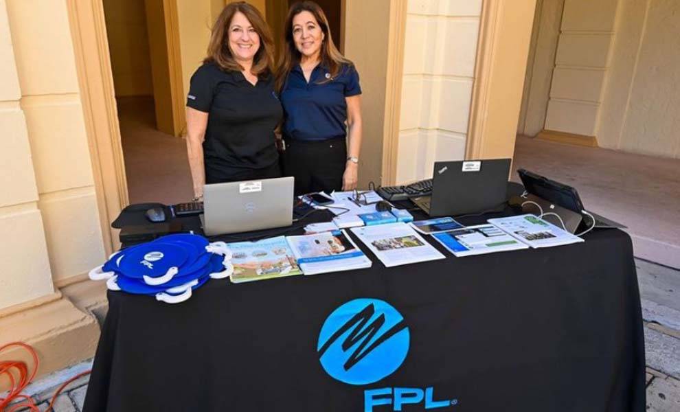 Asistentes en un puesto