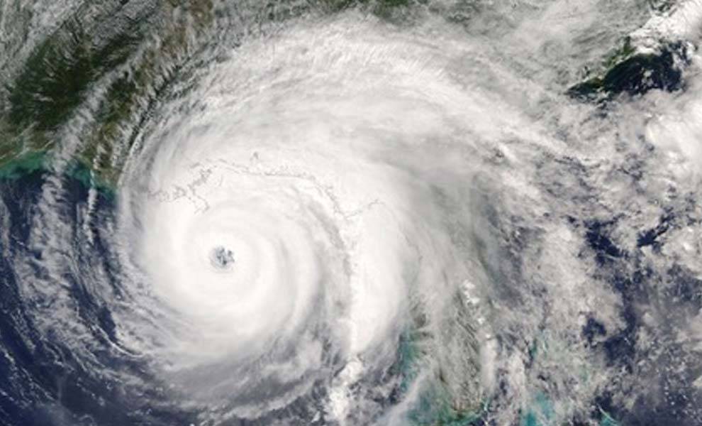 una vista de un huracán de categoría cinco desde el espacio