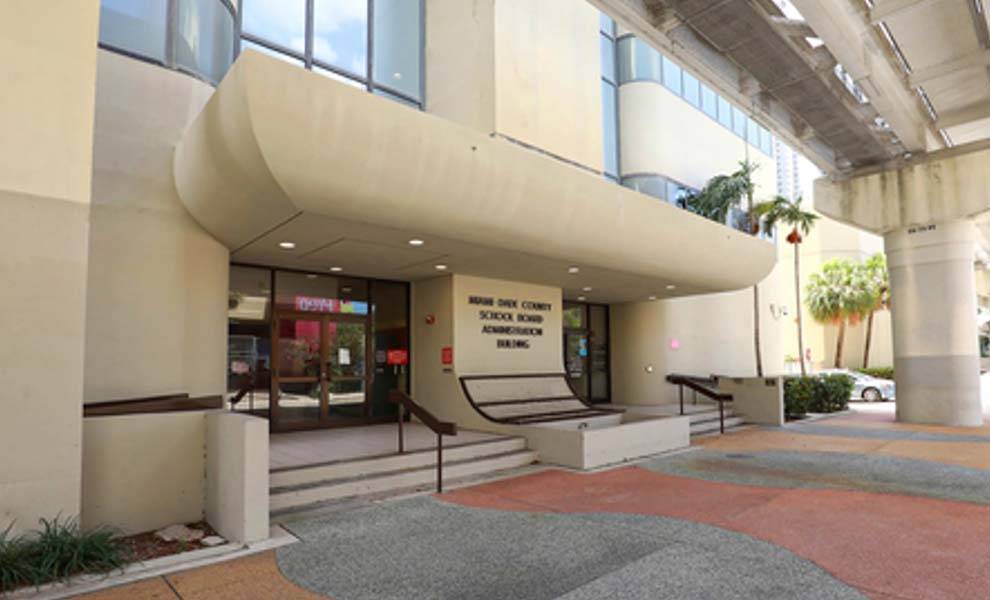 El edificio administrativo de la junta escolar de Miami-Dade
