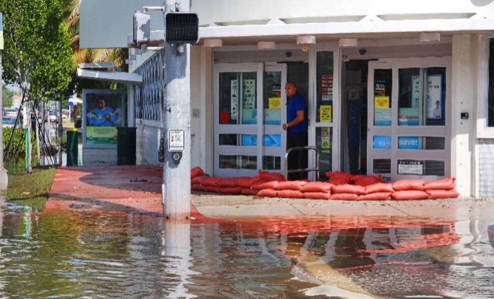 Vista aérea de las inundaciones en Miami, Florida.