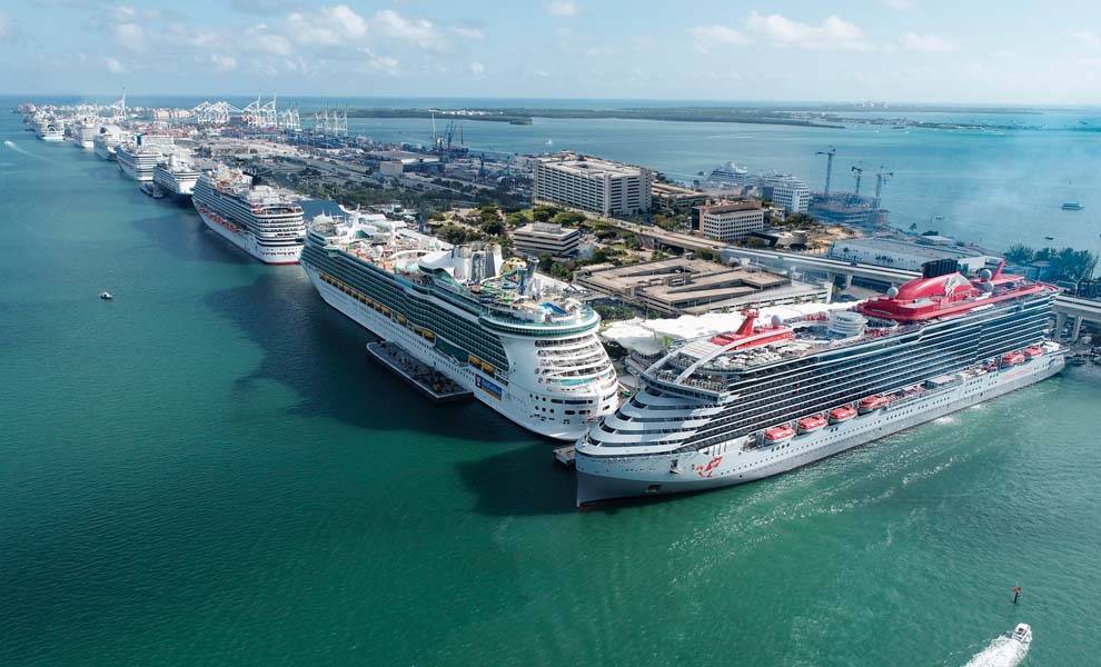 Diez cruceros atracaron en PortMiami, mostrando la bulliciosa actividad marítima de la ciudad.