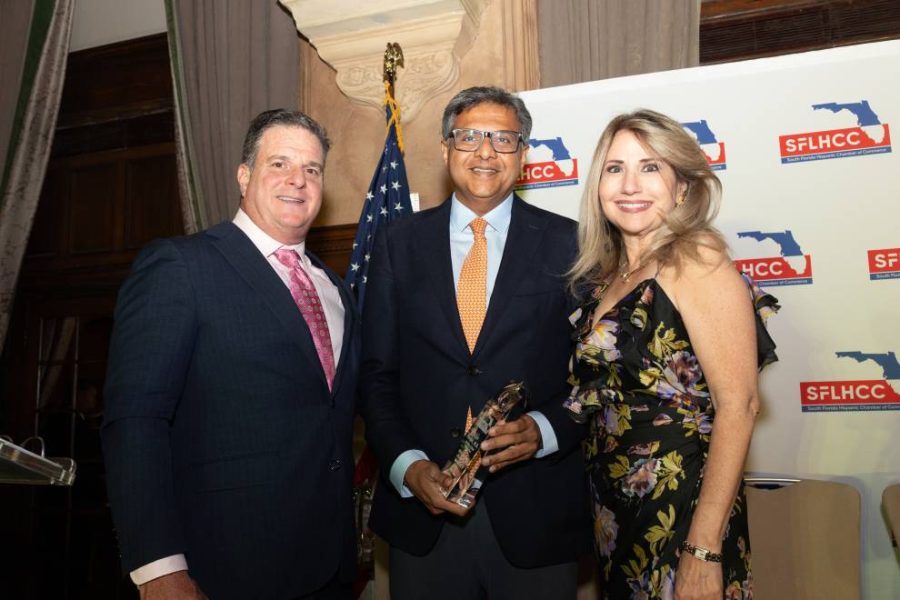 SFLHCC members with award winner.