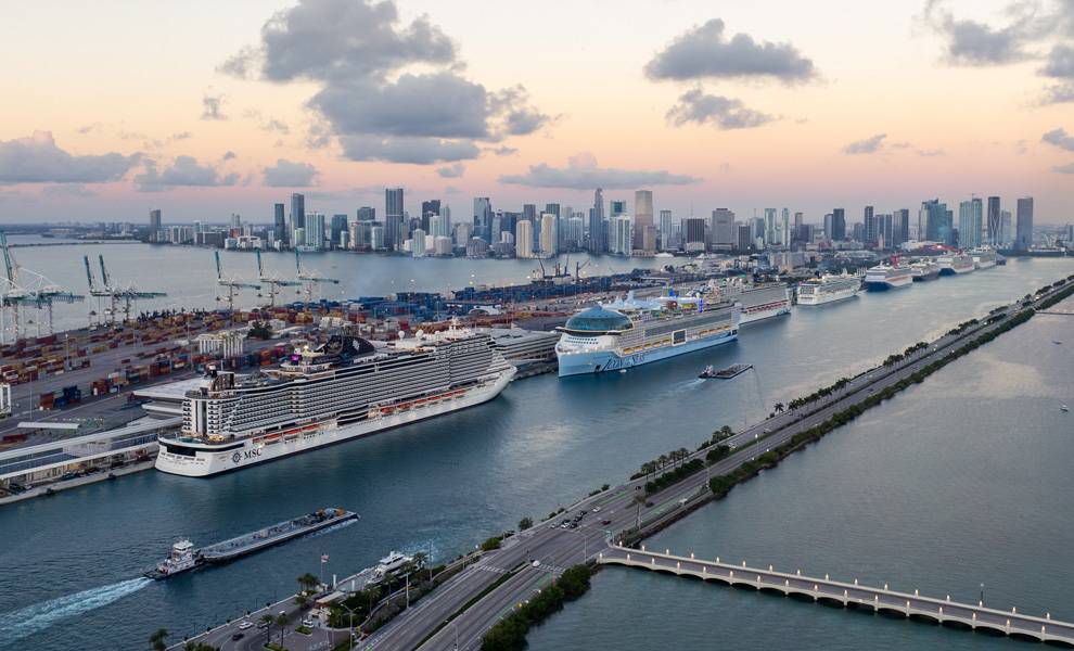Barcos alineados en PortMiami.
