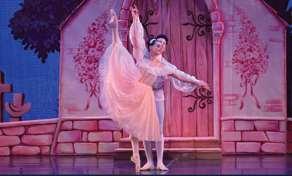 Two Ballet dancers performing in the Endless Love Ballet.