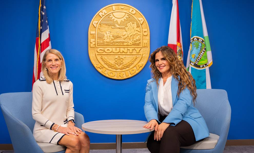 Miami-Dade County Commissioner Vicky Lopez sitting at a table with Calle Ocho News Editor In Chief Rosi Rosell.