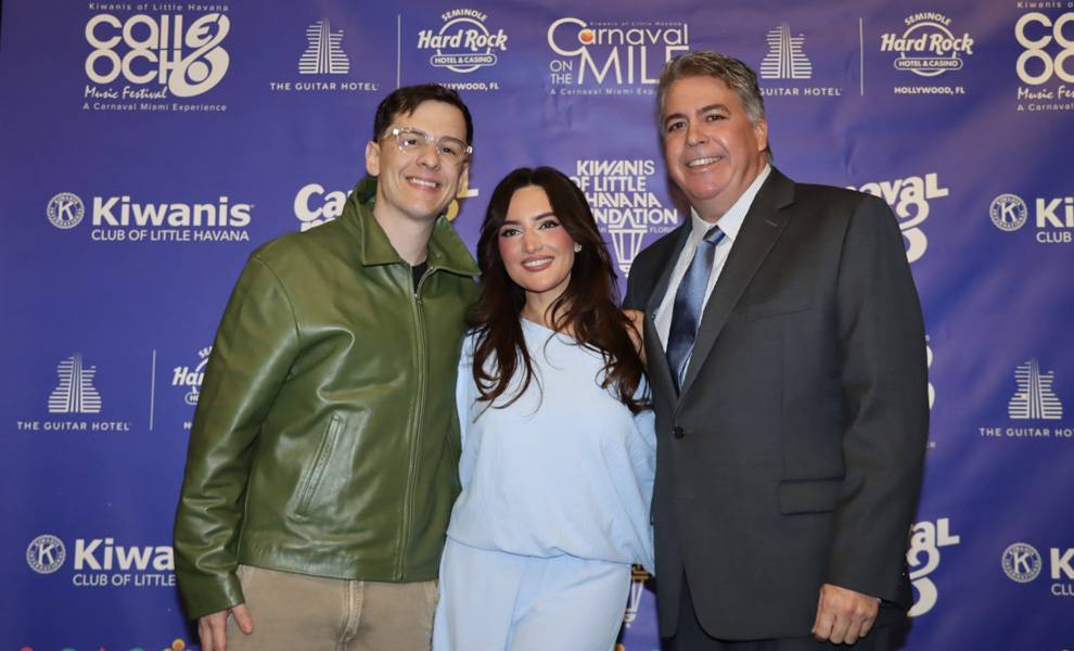 Rey del Carnaval de Miami 2026 Guaynaa, Artista del cartel del Carnaval de Miami 2026 Maria Fernanda Vogel, Presidente del Club Kiwanis de la Pequeña Habana Thomas Falcon.