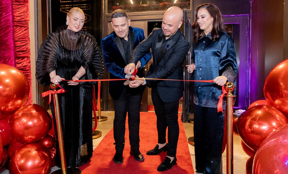 Ceremonia de corte de cinta en la inauguración del Teatro Miami.