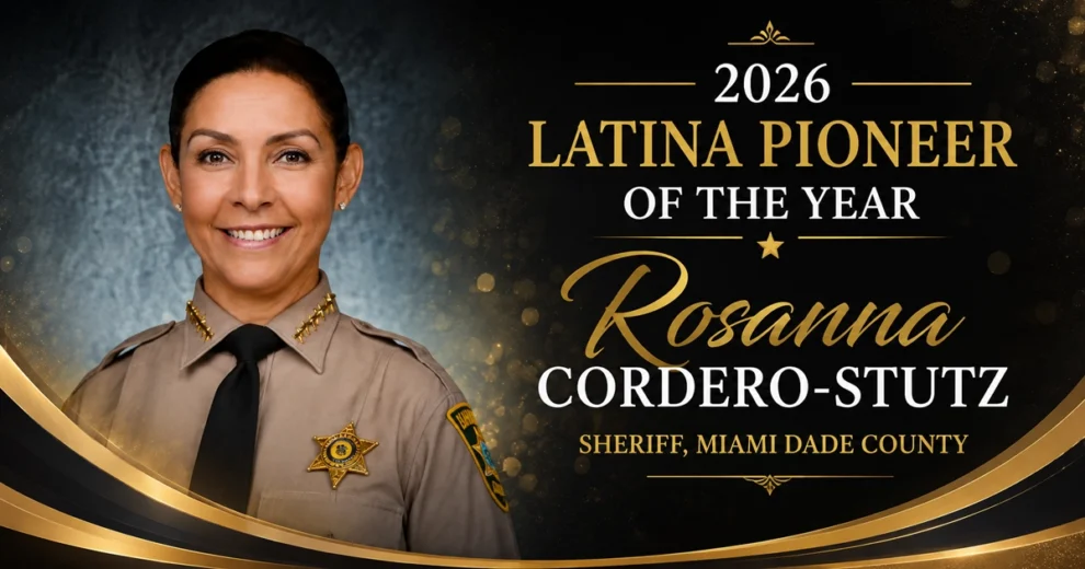 Gráfico horizontal de un reconocimiento que muestra a Rosanna Cordero-Stutz con su uniforme de sheriff de Miami-Dade. El texto en dorado y blanco sobre fondo negro dice: "Latina Pioneer of the Year 2026" (Latina Pionera del Año 2026), Rosanna Cordero-Stutz y Sheriff, Miami-Dade County (Sheriff del condado de Miami-Dade).
